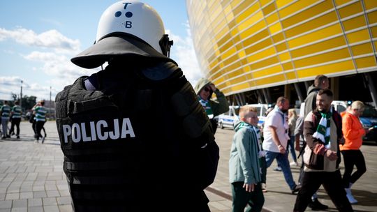 Policja podsumowuje derby Trójmiasta. 95 mandatów, śmigłowiec i policjanci z całego kraju