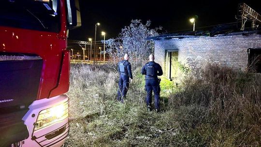 Policjanci wyciągnęli nieprzytomnego mężczyznę z pożaru w Malborku