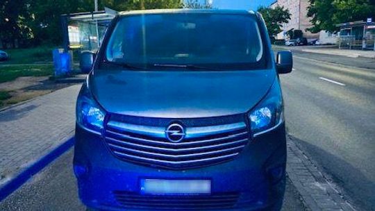 Policjanci ze Słupska zatrzymali sprawcę kradzieży samochodu. Bus wrócił do właściciela