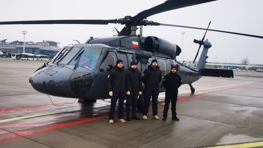 Policyjny Black Hawk dostarczył do Gdańska serce dla pacjenta w UCK