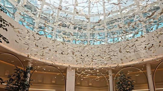 "Szklana chmura" z Pomorza pod kopułą Dubai Mall. Dzieło Edyty Barańskiej