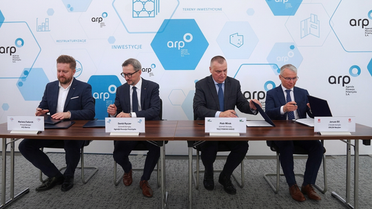 Polska buduje pierwszy kablowiec. Dzięki niemu prąd z farm wiatrowych na morzu popłynie do domów Polska buduje pierwszy kablowiec. Dzięki niemu prąd z farm wiatrowych na morzu popłynie do domów