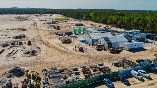 teren, na którym powstanie pierwsza polska elektrownia jądrowa. czerwieć 2025