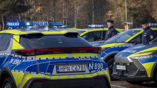 Pomorscy policjanci mają nowe radiowozy. Po województwie będą teraz jeździć hybrydami