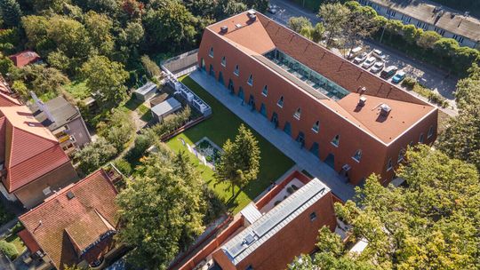 Pompy ciepła na granicy działek. Sąsiedzi na granicy wytrzymałości z powodu hałasu