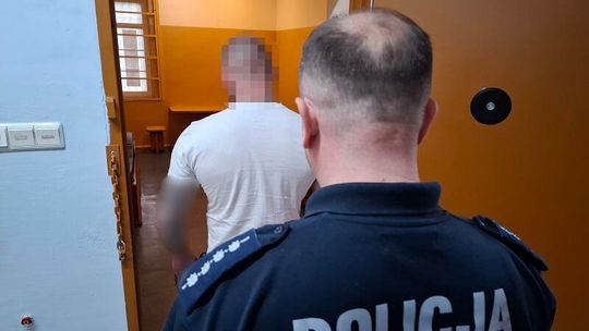 Słoiki pełne narkotyków. Ponad 3 kg substancji w mieszkaniu w Lęborku