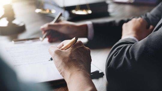 Ponad 300 przestępstw i szkoda na blisko 200 tys. zł. Dwie urzędniczki z Malborka staną przed sądem