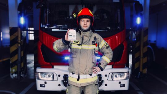 Ponad 8000 czujek czadu i dymu dla mieszkańców Pomorza. Trwa akcja strażaków