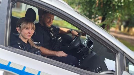 Policjanci pomogli w odebraniu porodu na poboczu drogi S7