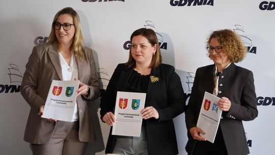 porozumienie komunikacyjne między prezydent Gdyni Aleksandrą Kosiorek, prezydentką Sopotu Magdaleną Czarzyńską-Jachim a wójt Kosakowa Euniką Niemc