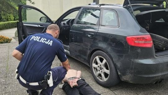 Pościg jak z filmu! 18-letni kierujący i 17-letni pasażer uciekali przed słupską policją