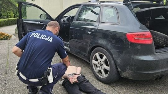 Pościg jak z filmu! 18-letni kierujący i 17-letni pasażer uciekali przed słupską policją
