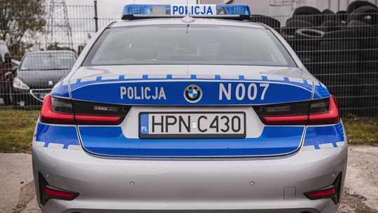 Pościg ulicami Kościerzyny. Poszukiwany 52-latek uciekł policji, w akcji pies tropiący