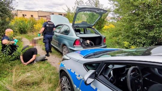 Pościg w Wejherowie! Zatrzymany był pijany, poszukiwany i pod wpływem narkotyków