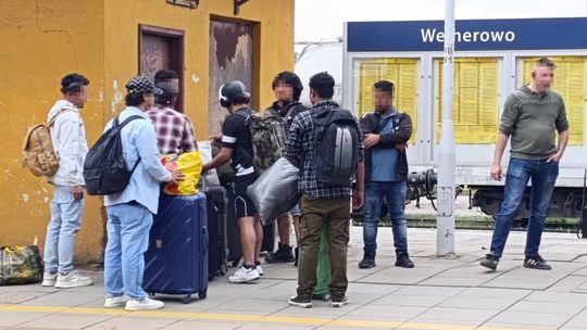 Poseł z Pucka zamieścił zdjęcie migrantów w Wejherowie. Pod wpisem fala hejtu i gróźb