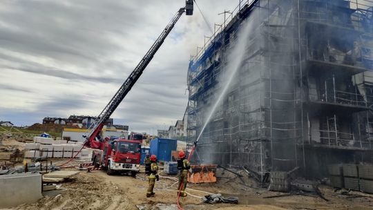 Pożar budynku w budowie przy ulicy Hokejowej w Gdańsku