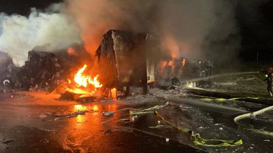 Poważny wypadek na A1! Zderzenie i pożar dwóch ciężarówek. Są ranni