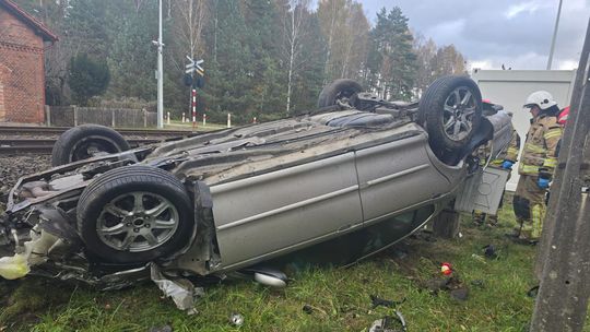 Chojnice: Samochód zderzył się z pociągiem! Kierowca był pod wpływem amfetaminy
