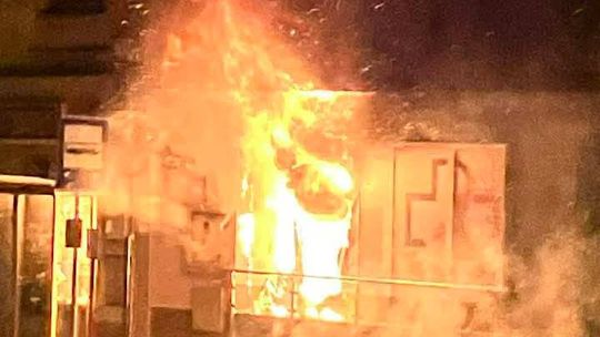 Pożar apteki w Dzierzgoniu. Duże straty, działania strażaków nadal trwają