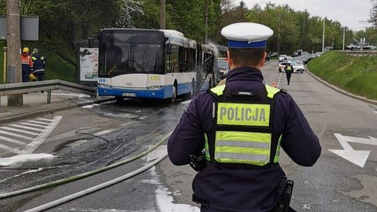 Pożar autobusu w Gdyni. Duże utrudnienia w ruchu