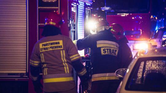 Pożar na budowie osiedla w Gdańsku. Pięć zastępów straży pożarnej w akcj