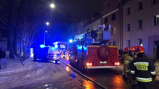 Pożar przy ul. Leczkowa w Gdańsku. Strażacy znaleźli w zgliszczach ciało kobiety Pożar przy ul. Leczkowa w Gdańsku. Strażacy znaleźli w zgliszczach ciało kobiety
