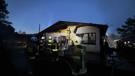 Pożar schroniska dla zwierząt Bubinkowo w Obłężu! Zwierzęta zostały ewakuowane