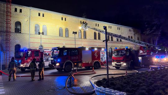 Pożar w budynku Gdańskich Wodociągów. Na miejscu dziewięć zastępów straży