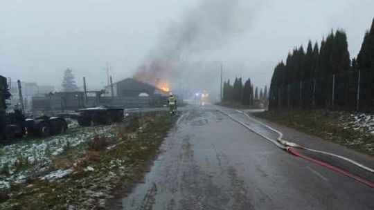 Lubieszyno: pożar zakładu spawalniczego! Zagrożenie eksplozją gazów technicznych