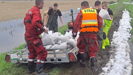 Poziom wody na zalanych terenach obniża się, mieszkańcy składają wnioski o szacowanie szkód