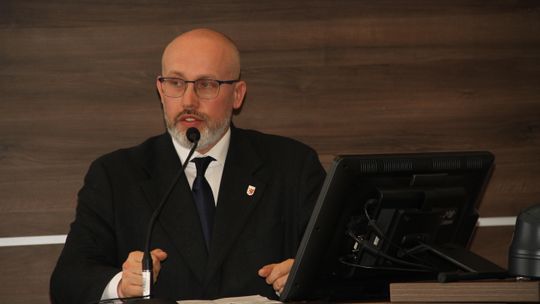Prezydent Tczewa Łukasz Brządkowski z absolutorium za 2025 rok, ale bez wotum zaufania