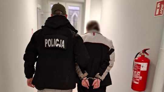 Pruszcz Gdański: Próbowali włamać się do zniczomatu. Trzech zatrzymanych