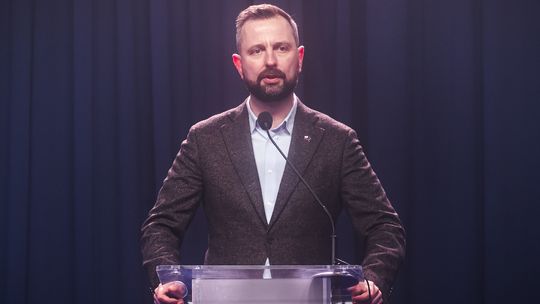 Projekt, który z daleka zalatuje polityką, czyli minister obrony narodowej wchodzi do szkoły