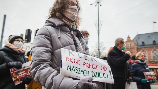 Protest przeciwko „Lex Czarnek” pod kuratorium oświaty w Gdańsku
