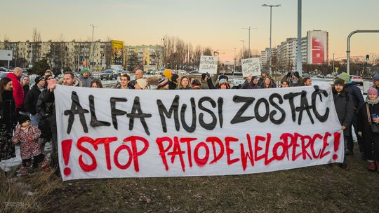 Protest przed Alfa Centrum w Gdańsku. Mieszkańcy Przymorza nie chcą likwidacji galerii