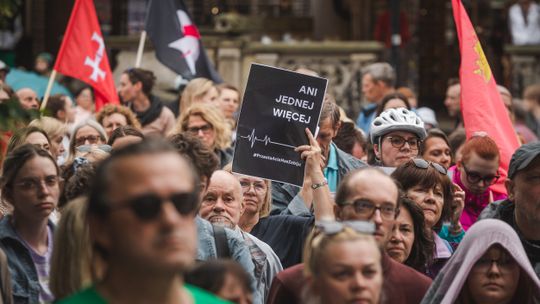 Protesty pod hasłem "Ani Jednej Więcej" w Gdańsku, Tczewie, Wejherowie: Nawet niebo płacze razem z nami