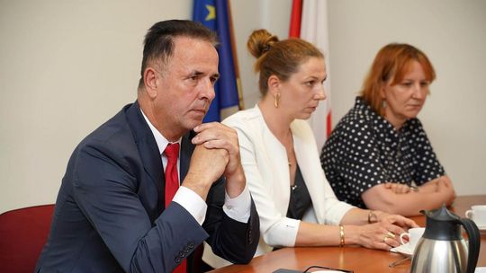 Radni chcą dymisji wójta Przechlewa. "Może zachować resztki godności i honoru"