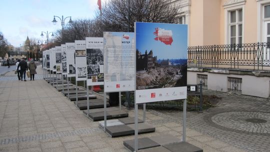 Przed Muzeum Miasta Malborka można oglądać plenerową wystawę „Najdalsza Polska. Szczecin 1945-1948”