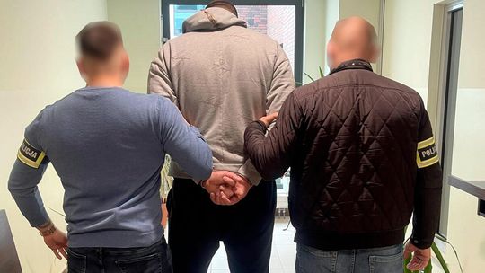 Przeładowywali narkotyki warte miliony na parkingu w Gdańsku. Wpadli w biały dzień mężcyzna zatrzymany w Gdańsku za obrót narkotykami na wielką skalę