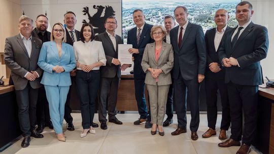 podpisanie umowy na projekt DW222