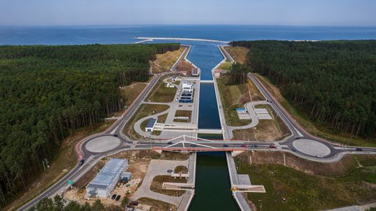 Przybywa jednostek płynących przez przekop Mierzei Wiślanej. Dominują jachty