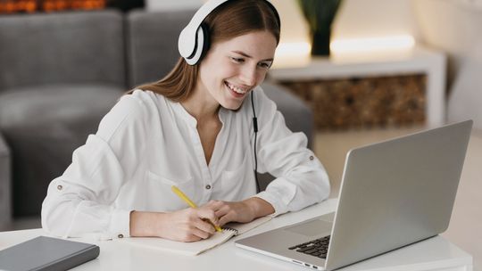 Ranking 6 szkół online z lekcją próbną: jak sprawdzić nauczyciela przed zapisem