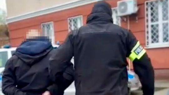 Reda: Policja przejęła ponad kilogram nielegalnych substancji i broń Reda: Policja przejęła ponad kilogram nielegalnych substancji i broń