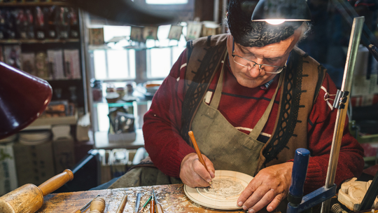 Rekordowa liczba pracujących emerytów. Już prawie 900 tys. seniorów dorabia