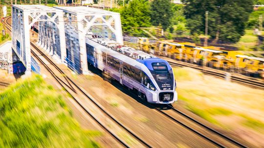 Rekordowe lato na torach. PKP Intercity zwiększa liczbę połączeń z Pomorza