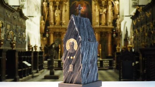 Gdańsk. Relikwiarz Świętego Mikołaja wprowadzony do kościoła dominikanów w święto patrona