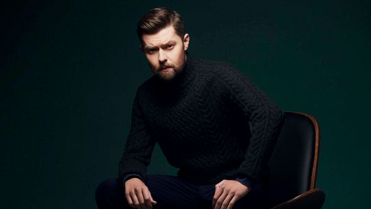 Remigiusz Mróz dotrzymał obietnicy! Nowa książka z akcją w Krynicy Morskiej