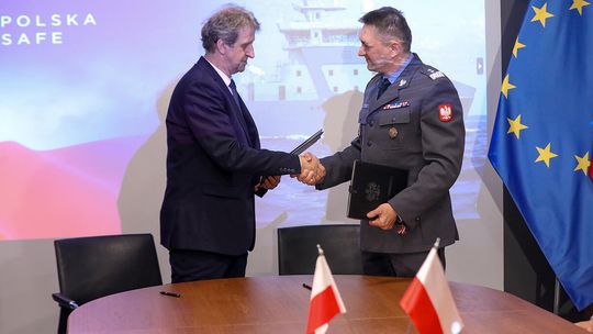 podpisanie umowy w stoczni Remontowa Shipbuilding na dwa okręty hydrograficzne dla Marynarki Wojennej