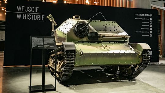 Replika przedwojennej polskiej tankietki w Muzeum II Wojny Światowej