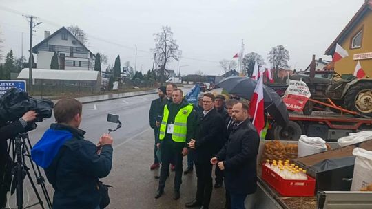 Protest rolników w Egiertowie. Żądają jawności pochodzenia żywności i ostrzejszych kontroli